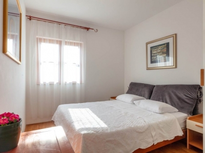 Double-bedded room at Villa Liza