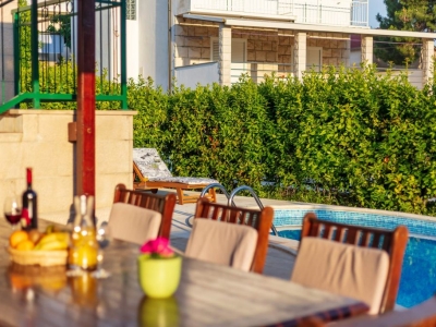 View from outdoor dining table to the pool