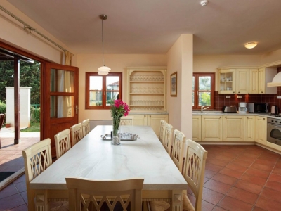 Kitchen and dining room on the ground floor of Villa Liza